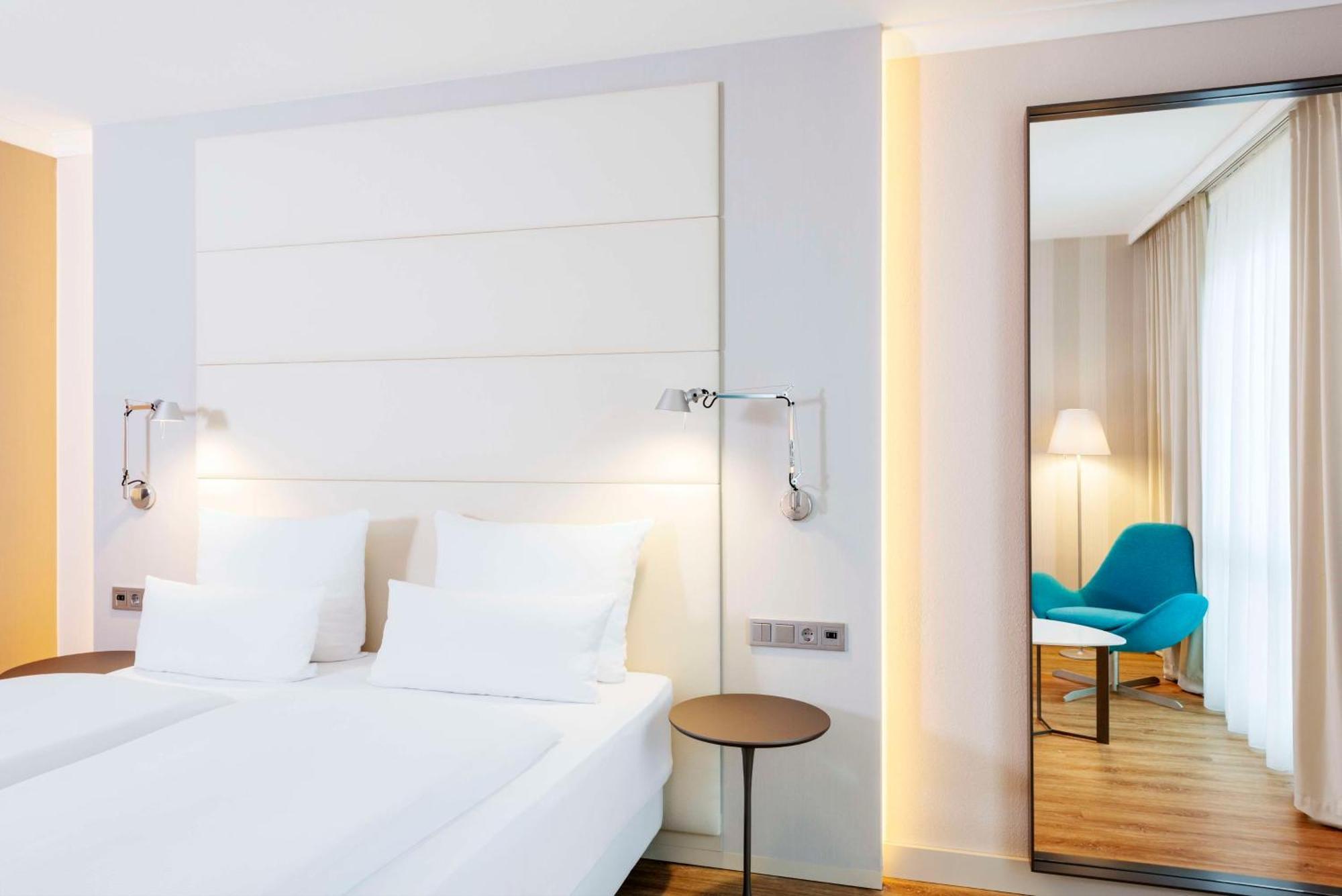 Nh Berlin Alexanderplatz Hotel Bagian luar foto