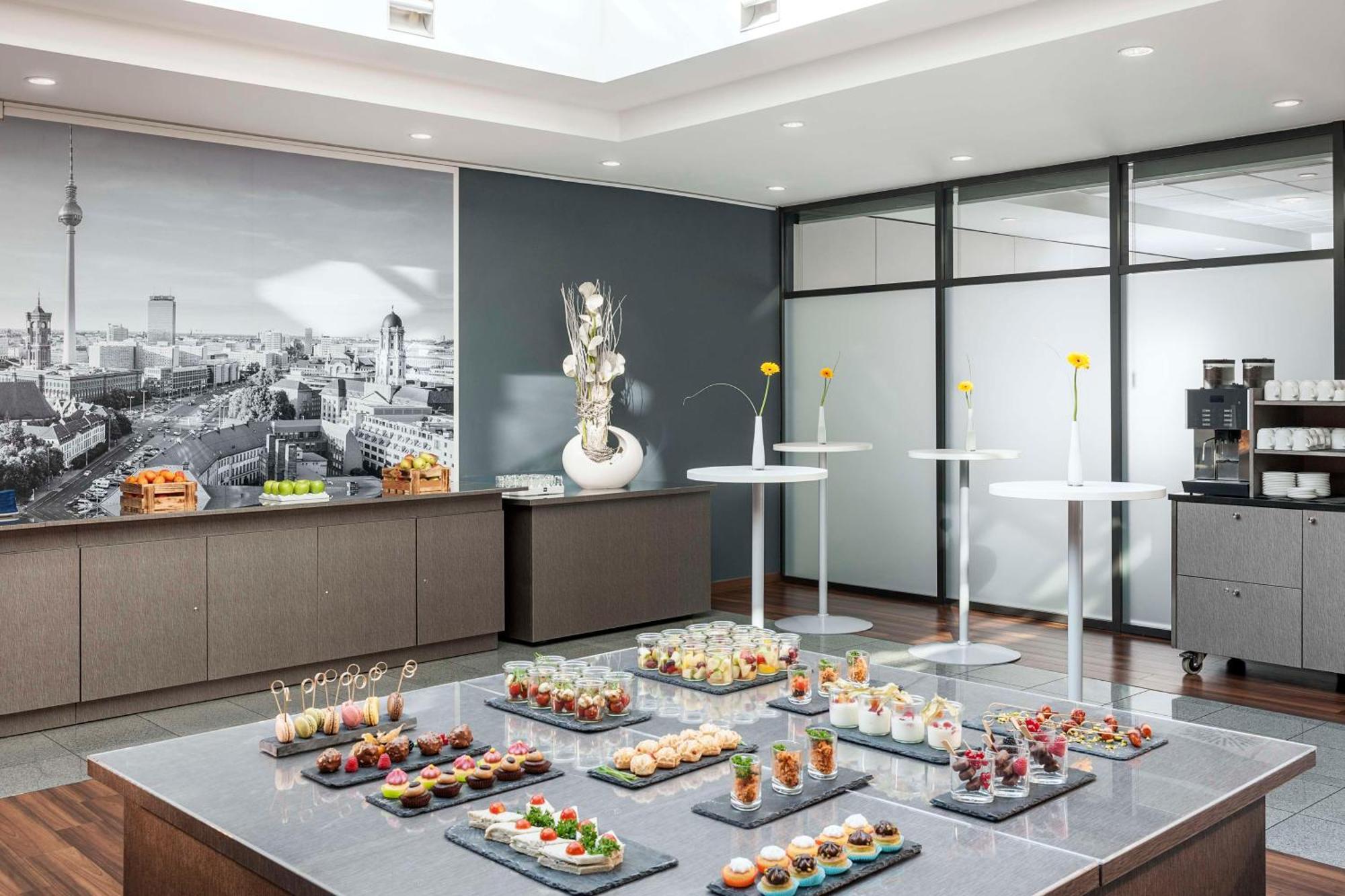Nh Berlin Alexanderplatz Hotel Bagian luar foto