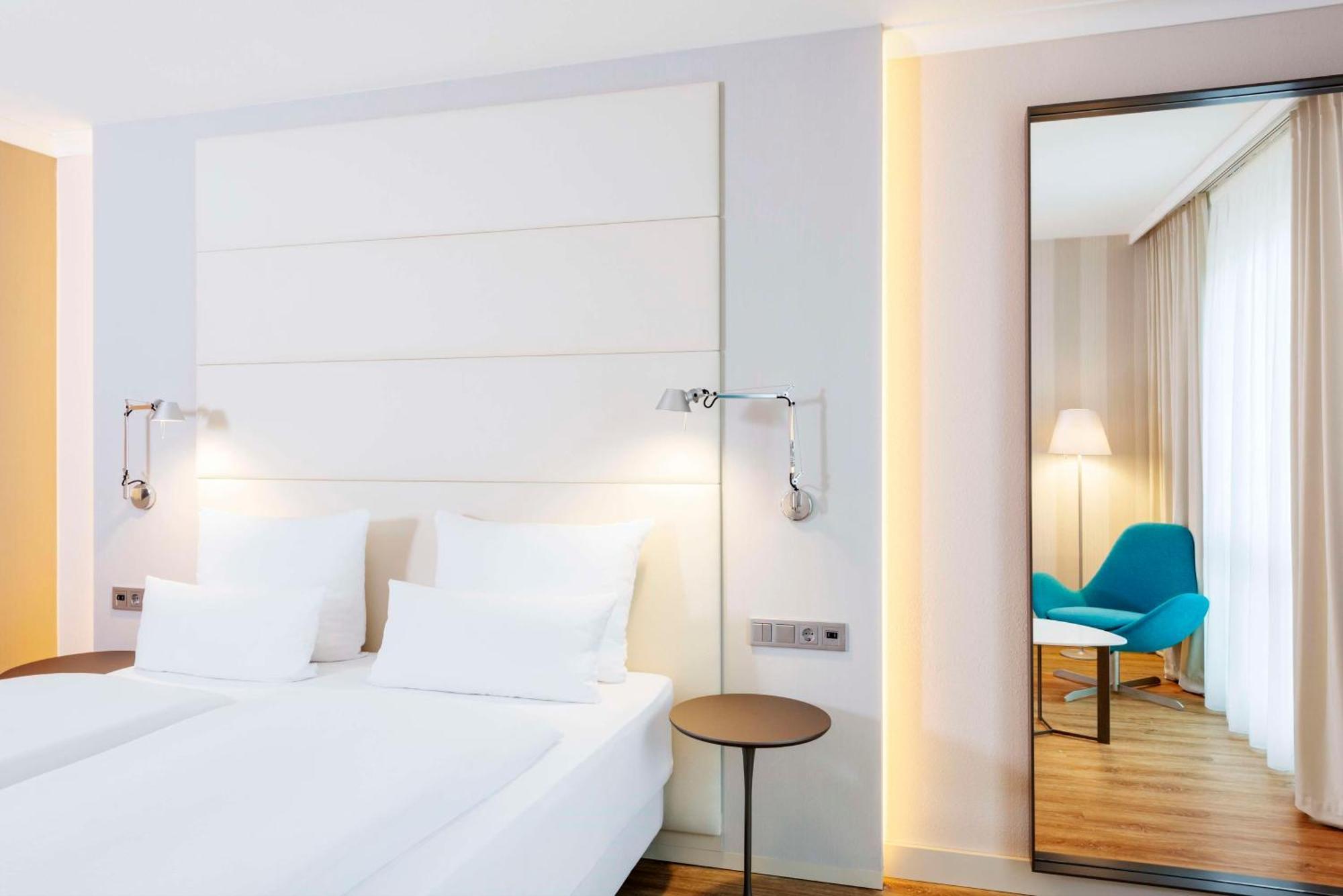 Nh Berlin Alexanderplatz Hotel Bagian luar foto