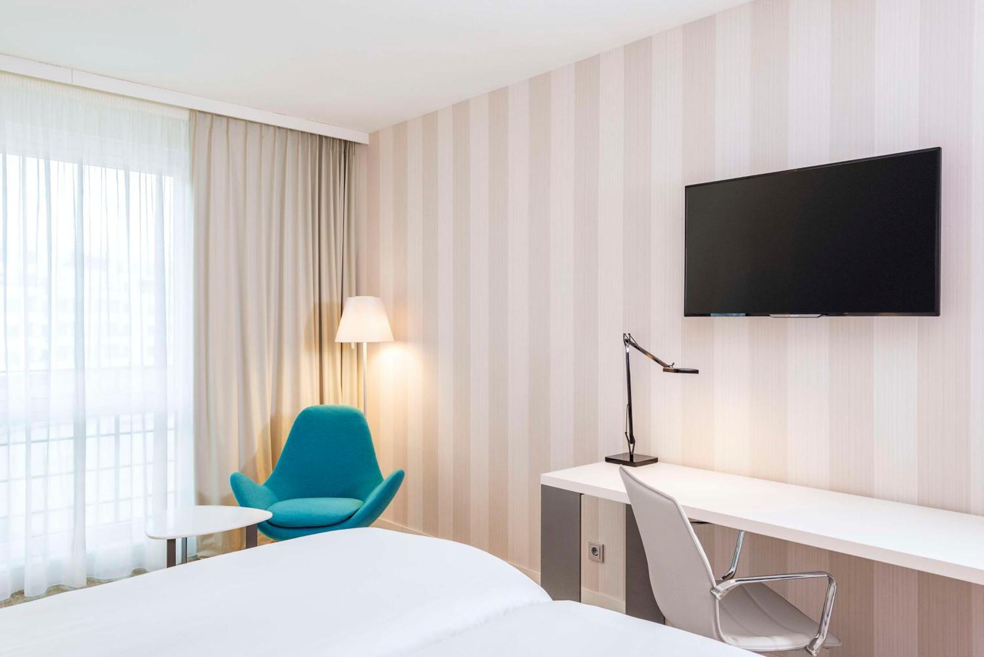 Nh Berlin Alexanderplatz Hotel Bagian luar foto