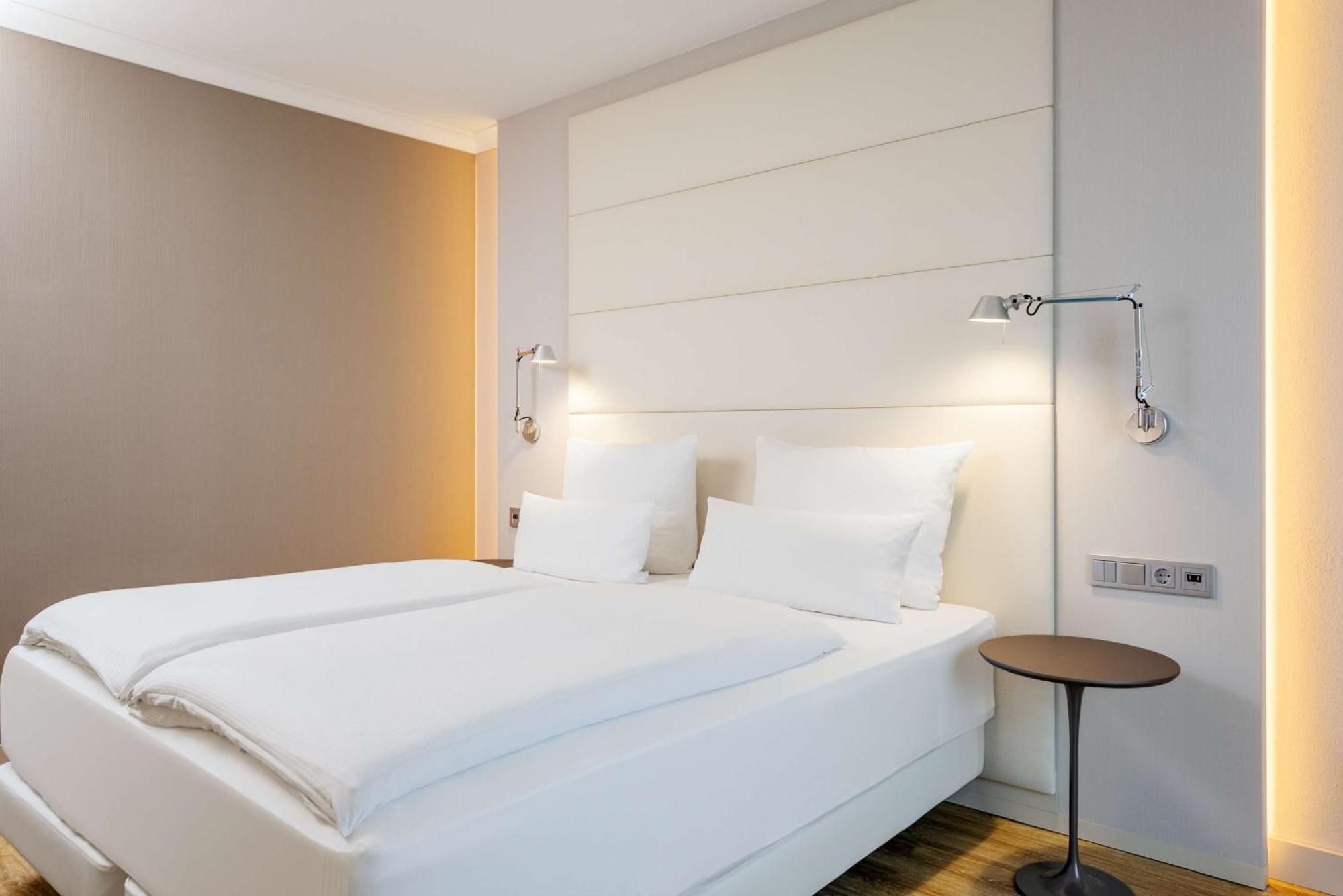 Nh Berlin Alexanderplatz Hotel Bagian luar foto
